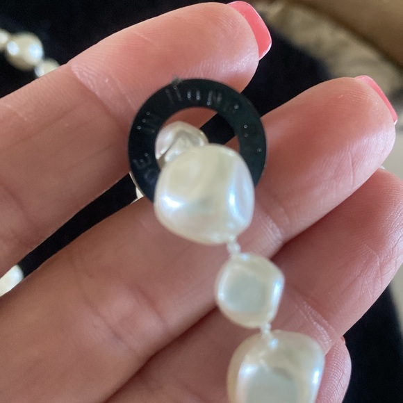 VTG Faux Pearl Necklace Made in Hong Kong FINAL PRICE DROP - Picture 4 of 4